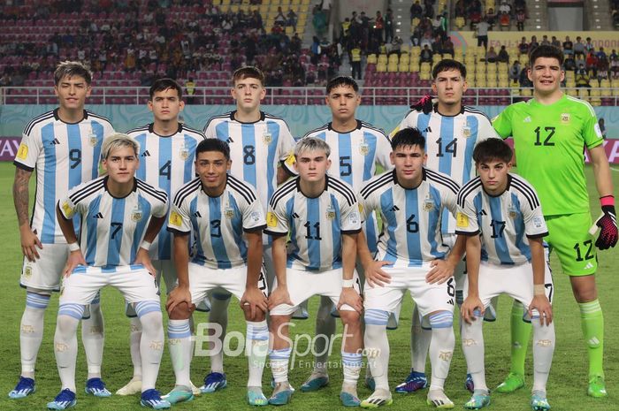 Skuad Timnas Argentina saat menghadapi Mali pada babak perebutan peringkat ketiga Piala Dunia U-17 2023 di Stadion Manahan, Surakarta, Jumat (1/12/2023).