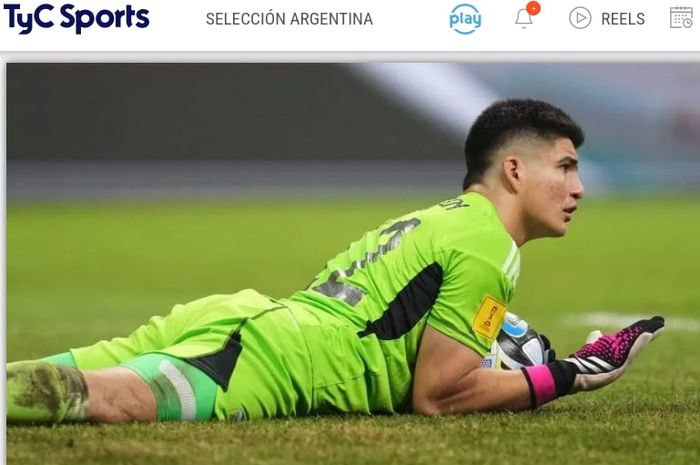 Kiper timnas Argentina di Piala Dunia U-17 2023, Jeremias Florentin, jadi korban bully warganet asal negaranya sendiri akibat serangkaian blunder yang mencegah tim lolos ke final.
