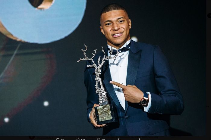 Kylian Mbappe memenangi Kopa Trophy pertama pada 3 Desember 2018. 