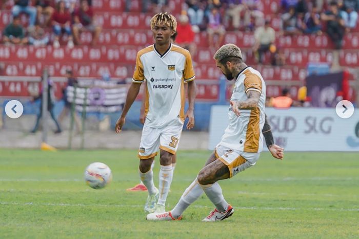 Suasana pertandingan Dewa United melawan Persik Kediri dalam laga pekan ke-21 Liga 1 2023-2024 di Stadion Brawijaya, Kediri, Sabtu (2/12/2023).