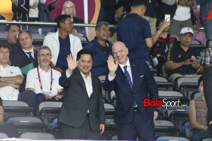 Ketua PSSI, Erick Thohir (kiri), bersama dengan presiden FIFA, Gianni Infantino, hadir dalam laga final Piala Dunia U-17 2023 di Stadion Manahan, Surakarta pada Sabtu (2/12/2023) malam hari WIB.