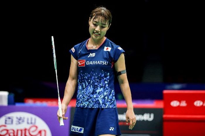 Pebulu tangkis tunggal putri Jepang, Nozomi Okuhara, pada perempat final China Masters 2023 di Shenzhen Bay Gymnasium, China, 24 November 2023.