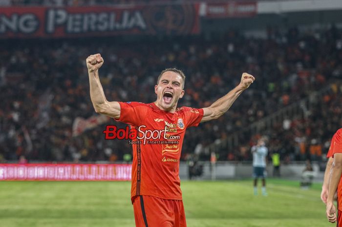 Maciej Gajos melakukan selebrasi seusai mencetak gol dalam laga pekan ke-21 Liga 1 2023 antara Persija Jakarta versus Persita Tangerang di Stadion Utama Gelora Bung Karno, Senayan, Jakarta, Minggu (3/12/2023).