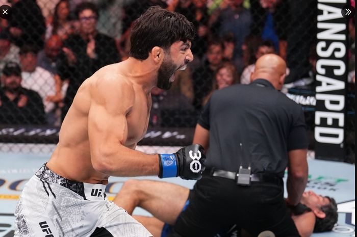 KO luar baisa Arman Tsarukyan di UFC Austin membuat nama Islam Makhachev berkumandang.