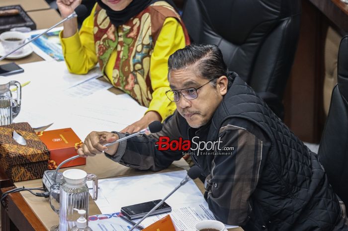 Wakil Ketua Umum Komisi X DPR RI, Dede Yusuf Macan Effendi, sedang memberikan pandangan dalam rapat kerja bersama Komisi X DPR RI di Gedung DPR RI, Senayan, Jakarta, Senin (4/12/2023).