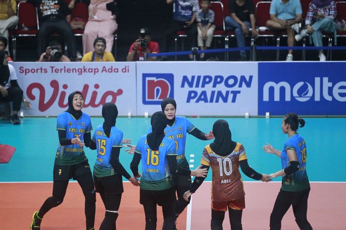 Tim putri TNI AU mengalahkan Petrokimia Pupuk Gresik pada putaran kedua final four Livoli Divisi Utama 2023 di GOR Joyoboyo, Kediri, Jawa Timur, Selasa (5/12/2023)