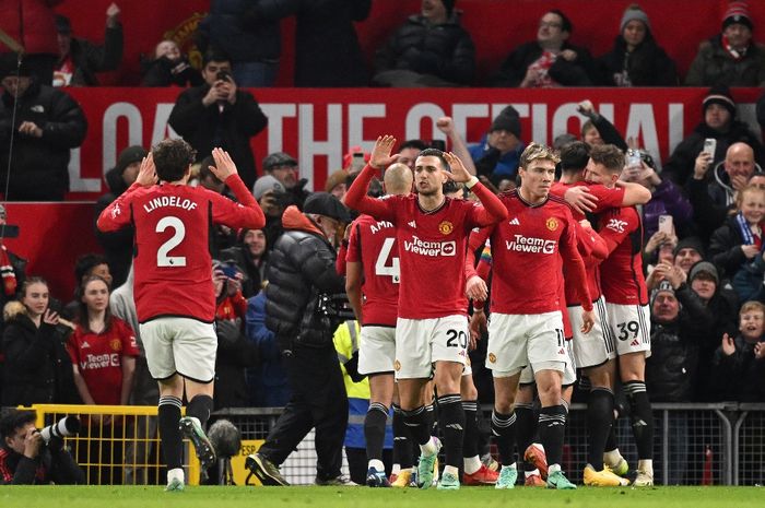 Manchester United perlahan mulai bangkit dengan berhasil memborong tiga penghargaan bergengsi Liga Inggris pada November 2023.