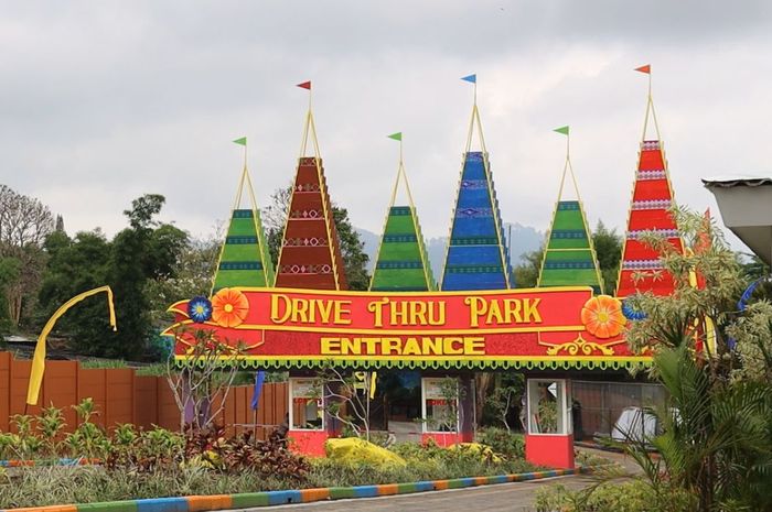 Berkendara Sambil Liburan: Wisata Drive-Thru & Mobilan Seru