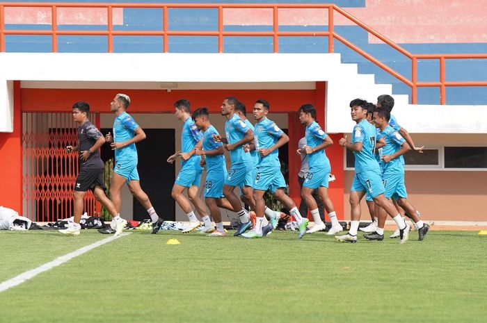 Skuad Malut United FC saat menjalani latihan resmi menjelang laga Liga 2 melawan Nusantara United FC, Kamis (7/12/2023) di Stadion Kebo Giro, Boyolali.
