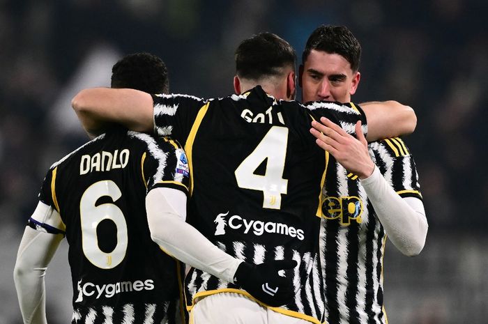 Bek Juventus, Federico Gatti, merayakan gol ke gawang Napoli dalam giornata 15 Liga Italia 2023-2024 di Allianz Stadium, Jumat (8/12/2023).