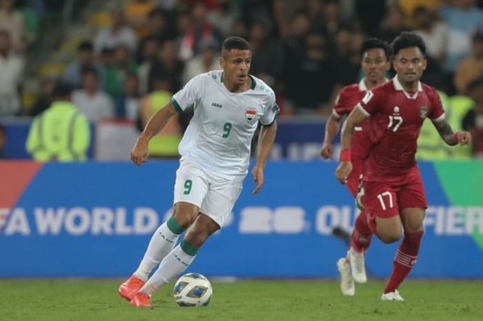 Aksi penyerang Irak, Ali Al Hamadi, saat menghadapi Timnas Indonesia.
