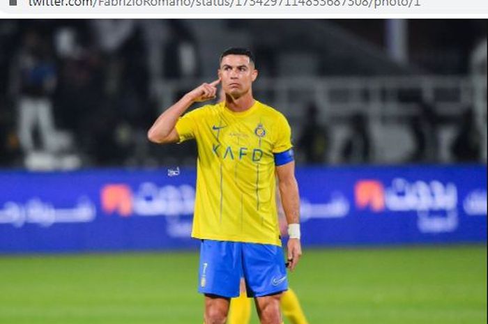 Penyerang Al Nassr, Cristiano Ronaldo, berhasil menenggelamkan nama Lionel Messi pada akhir 2023 setelah memborong tiga rekor.