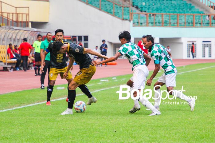 Suasana pertandingan Malut United vs Persikab dalam lanjutan Liga 2 di Stadion Wibawa Mukti, Cikarang, Rabu (13/12/2023). 