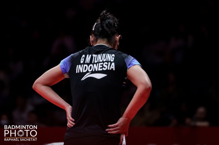 Gestur tunggal putri Indonesia, Gregoria Mariska Tunjung, saat tampil pada fase grup BWF World Tour Finals 2023 di Hangzhou Olympic Sports Centre Gymnasium, Hangzhou, China, 13 Desember 2023.