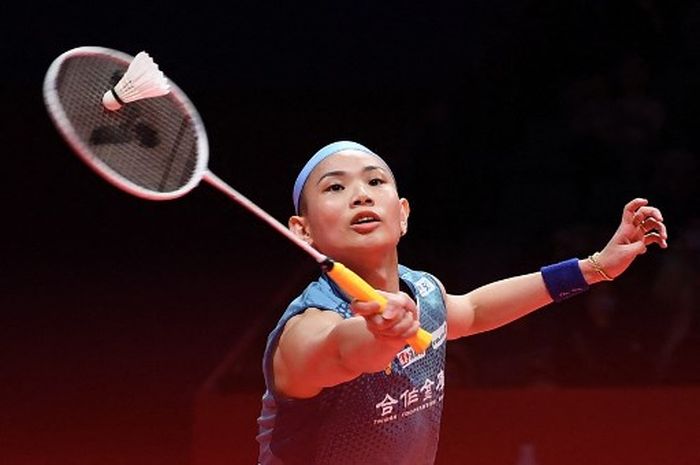 Pebulu tangkis tunggal putra Taiwan, Tai Tzu Ying, pada laga perdana grup BWF World Tour Finals 2023 di Hangzhou Olympic Sports Center Gymnasium, China, Rabu (13/12/2023).