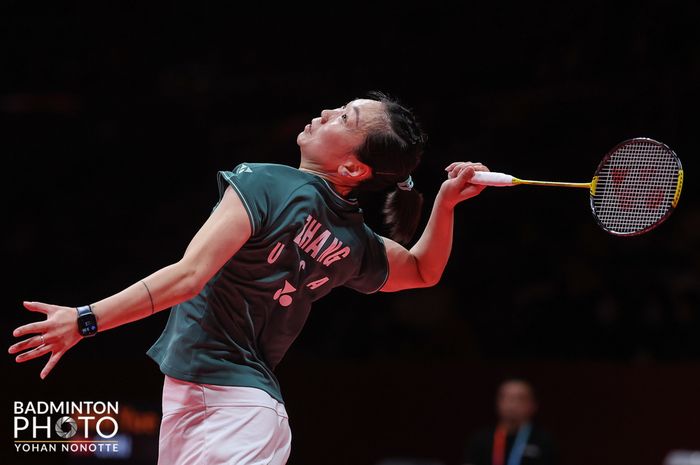 Tunggal putri Amerika Serikat, Beiwen Zheng, harus tersisih dari BWF World Tour Finals 2023 dengan cara menyedihkan