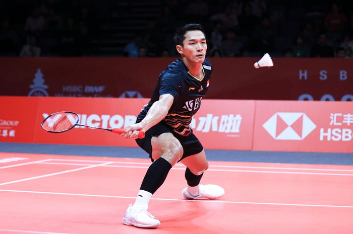 Pebulu tangkis tunggal putra Indonesia, Jonatan Christie, pada laga kedua grup BWF World Tour Finals 2023 di Hangzhou Sports Center Gymnasium, China, Kamis (14/12/2023).