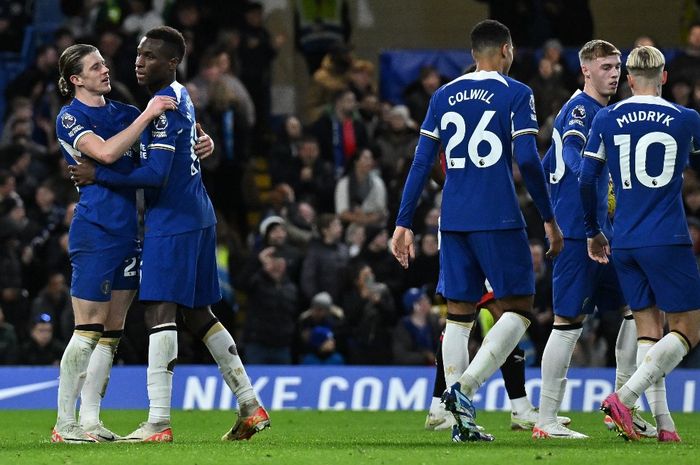 Para pemain Chelsea merayakan gol Nicolas Jackson (dua dari kiri) hasil assist Cole Palmer dalam duel Liga Inggris melawan Sheffield United di Stamford Brigde, London (16/12/2023).