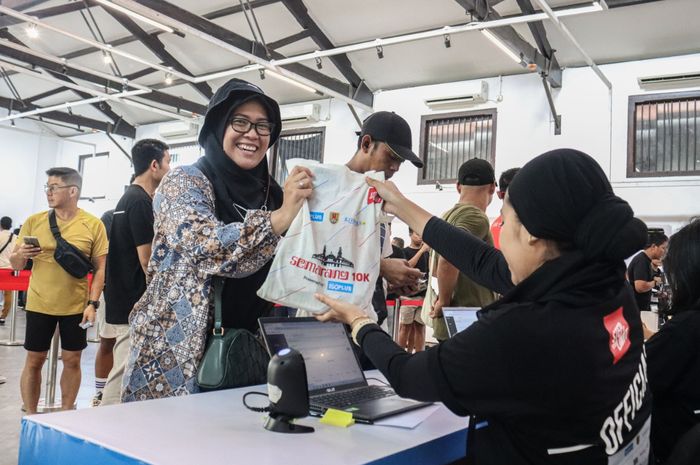 Pelari asal Gresik yang mengikuti Semarang 10K bernama Leni.