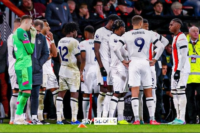 Liga Inggris - Tom Lockyer Kolaps di Tengah Lapangan, Kejadian Kedua dalam 7 Bulan Pasca-Operasi Jantung screenshot 2023 12 17 122711 a 20231217123324