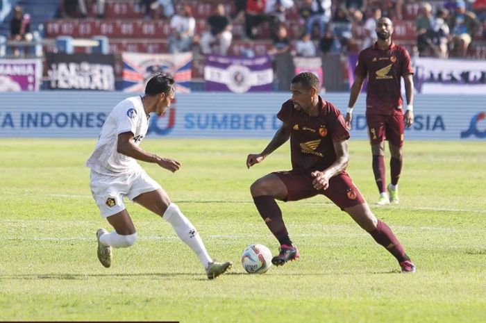 Suasana pertandingan Persik Kediri vs PSM Makassar dalam laga pekan ke-23 Liga 1 2023/2024 yang berlangsung di Stadion Brawijaya, Kediri, Senin (18/12/2023).