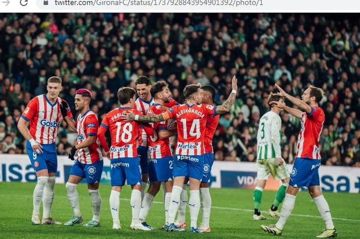 Para pemain Girona merayakan gol penalti Artem Dovbyk ke gawang Rea Betis di Liga Spanyol, Jumat (22/12/2023).