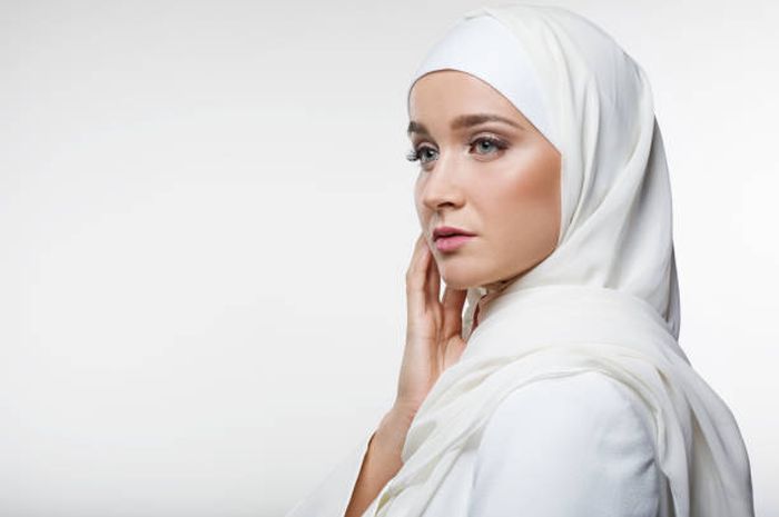 Cara Memutihkan Hijab Kucel Cuma Pakai 3 Bahan Saja di Rumah - Stylo