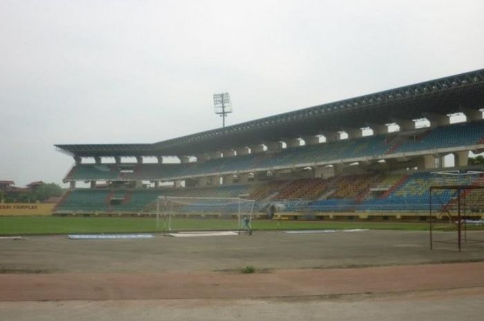 Stadion Ninh Binh dikritik sebagai yang terburuk di dunia.