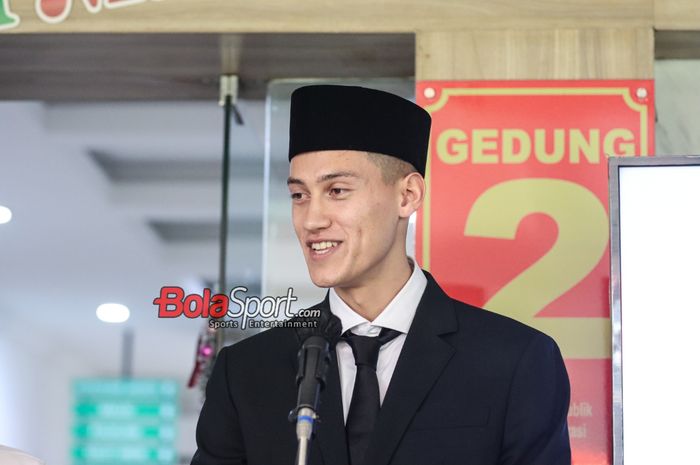 Pemain baru timnas Indonesia bernama Jay Idzes saat hadir di Kantor Kemenkumham DKI Jakarta, Cawang, Kamis (28/12/2023).
