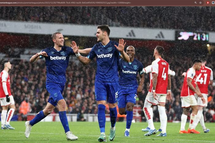 Konstantinos Mavropanos mencetak gol untuk West Ham United ke gawang Arsenal pada matchweek 19 Liga Inggris 2023-2024 di Stadion Emirates, Kamis (28/12/2023).