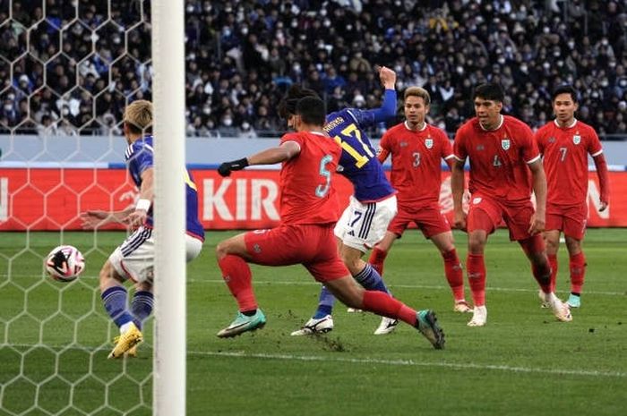 Suasana pertandingan uji coba antara Timnas Jepang dan Timnas Thailand di Stadion Nasional Tokyo, Senin (1/1/2024).