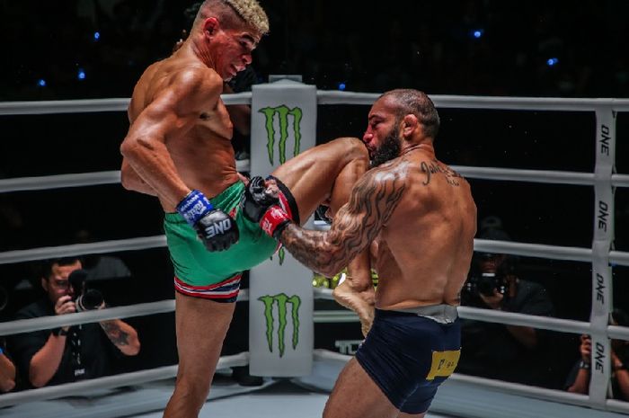 Duel ulang Fabricio Andrade kontra John Lineker jadi aksi MMA terbaik di ONE Championship pada 2023. 