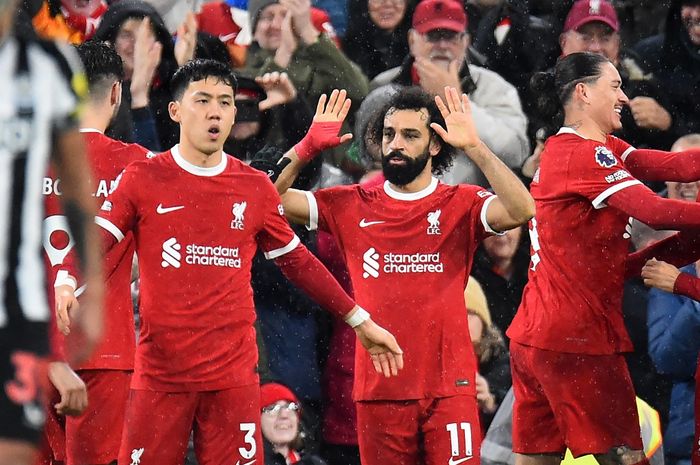 Legenda Liverpool, Jamie Carragher, sempat melemparkan candaan kepada Mohamed Salah soal Piala Afrika yang justru membuat netizen geram.