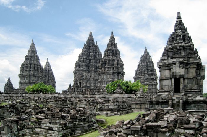 Bagaimana Perbedaan Candi yang Ada di Jawa Timur dan Jawa Tengah
