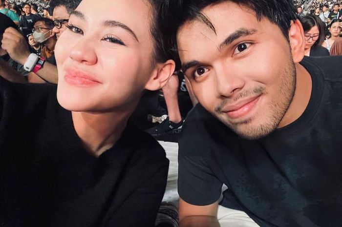 Diprediksi Gelar Lamaran Tahun Ini, Aaliyah Massaid Kepergok Cium