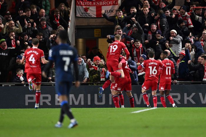 Para pemain Middlesbrough merayakan gol ke gawang Chelsea.
