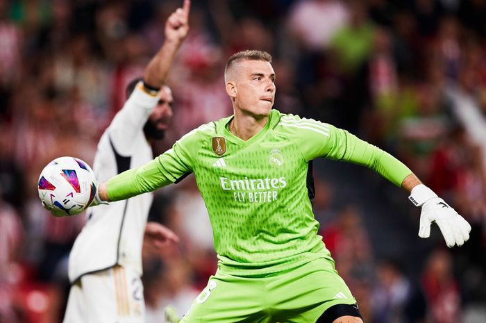 Kiper Real Madrid, Andriy Lunin, satu dari tiga pemain yang melanggar hari libur demi menggenjot latihan.