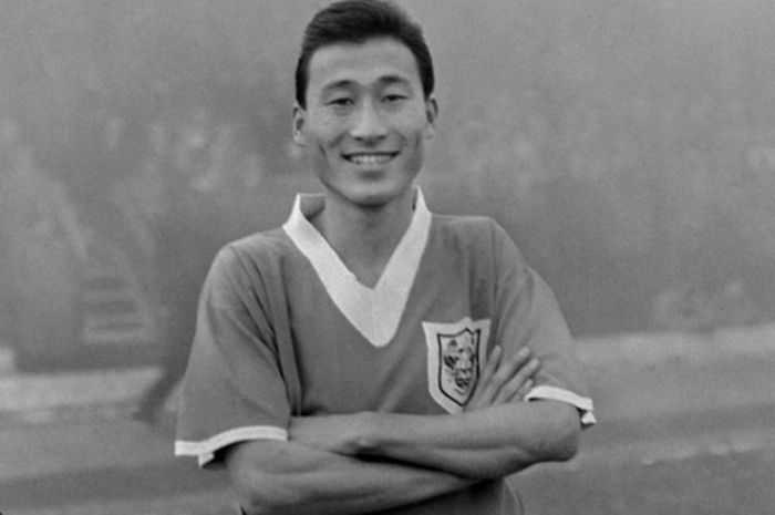 Pesepak bola asal  Hong Kong, Cheung Chi Doy, saat memperkuat Blackpool pada 1960-1962.