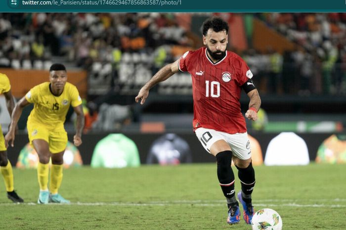 Mohamed Salah tampil sebagai penyelamat timnas Mesir usai mencetak gol penalti yang menghasilkan laga seri 2-2 kontra Mozambik pada laga perdana Piala Afrika 2023.