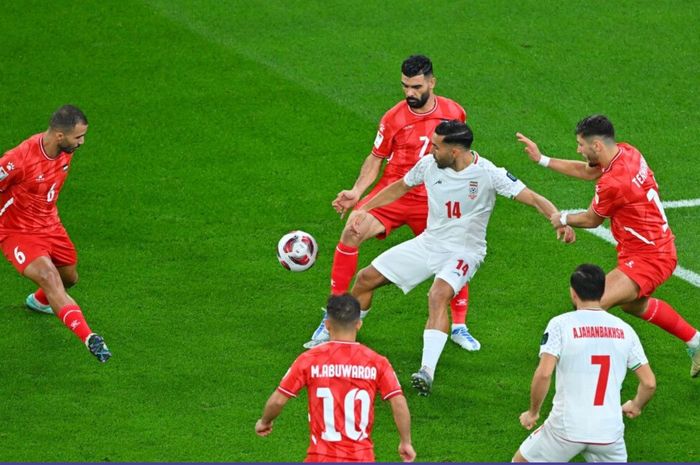 Suasana laga Iran vs Palestina pada laga perdana Grup C Piala Asia 2023 di Education City Stadium, Al Rayyan, Qatar Senin (15/1/2024) dini hari WIB