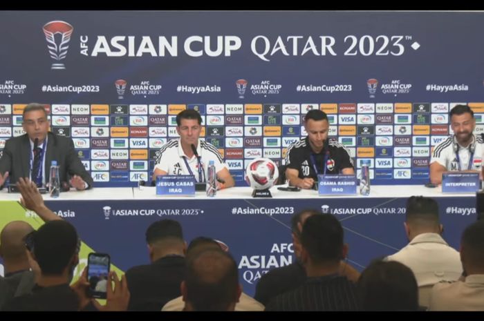 Pelatih Timnas Irak, Jesus Casas, saat konferensi pers jelang laga perdana Grup D Piala Asia 2023 lawan Timnas Indonesia vs Irak, Minggu (14/1/2024)