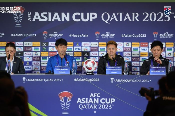 Jumpa pers timnas Thailand jelang duel Piala Asia 2023 melawan Kirgistan di Doha (16/1/2024).