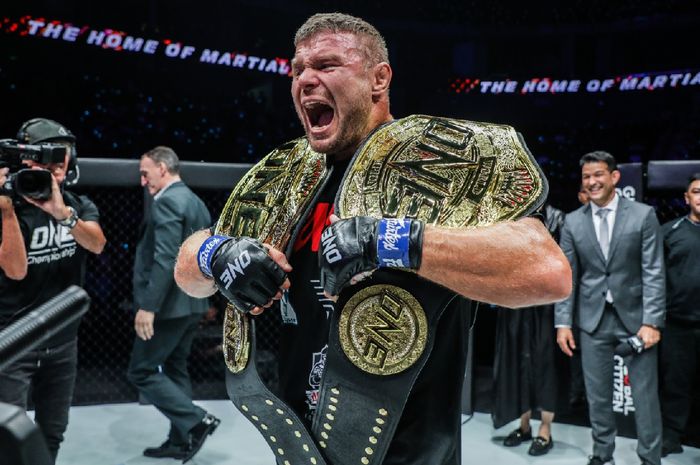 Juara kelas berat dan berat ringan MMA ONE Championship, Anatoly Malykhin.
