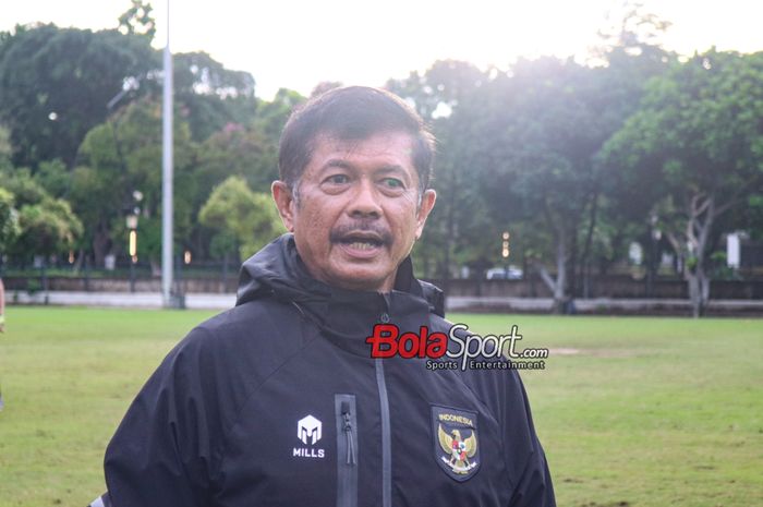 Pelatih timnas U-20 Indonesia, Indra Sjafri, di Lapangan A, Senayan, Jakarta Pusat, Jumat (19/1/2023)
