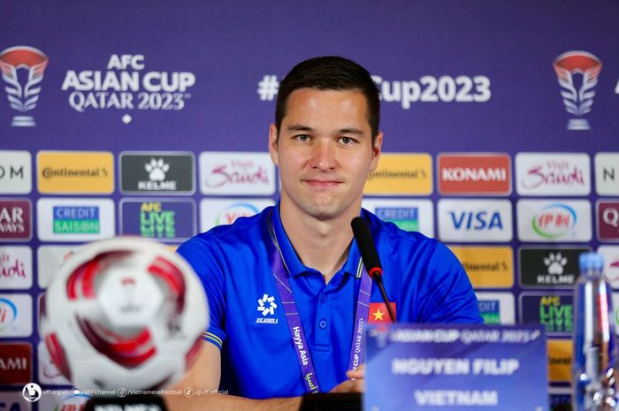 Kiper timnas Vietnam, Filip Nguyen, saat menghadiri sesi jumpa pers jelang melawan timnas Indonesia, Kamis (18/1/2024).