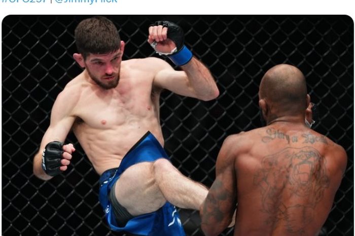 Momen aksi Jimmy Flick di UFC 297, jagoan yang mengaku perpaduan Khabib Nurmagomedov dan Master Kuncian, Demian Maia.