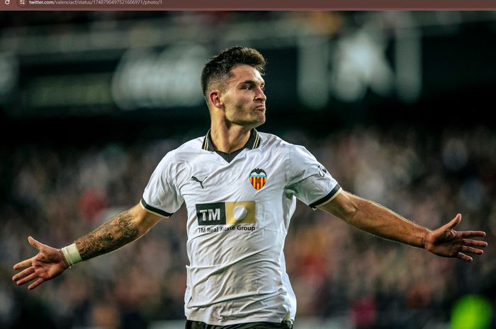 Hugo Duro merayakan gol untuk Valencia ke gawang Athletic Club pada jornada 21 Liga Spanyol 2023-2024 di Stadion Camp de Mestalla, Sabtu (20/1/2024).