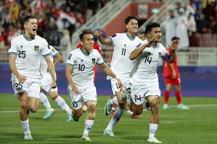 Timnas Indonesia saat merayakan gol ke gawang Vietnam pada duel Grup D Piala Asia 2023 di Doha (19/1/2024). Indonesia selevel dengan timnas Jepang dalam hal raihan poin di klasemen.