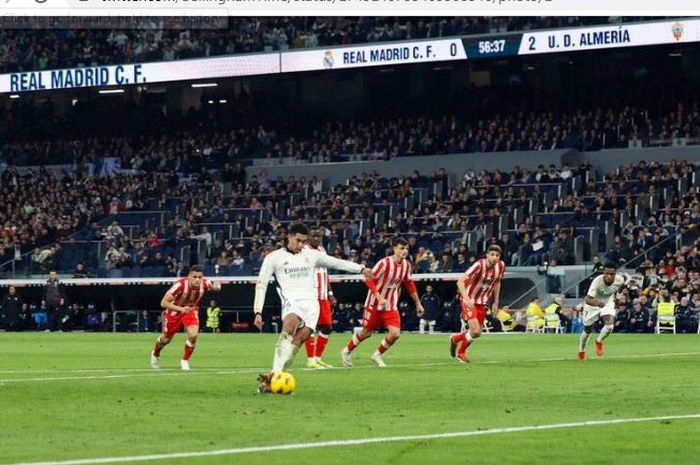 Momen gelandang Real Madrid, Jude Bellingham, mencetak gol penalti ke gawang Almeria dalam lanjutan pekan ke-21 Liga Spanyol, Minggu (21/1/2024) malam WIB.
