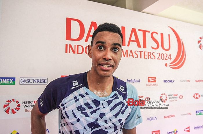 Atlet bulutangkis tunggal putra Brasil, Ygor Coelho, saat bertanding pada Indonesia Masters 2024 di Istora, Senayan, Jakarta, Selasa (23/1/2024),